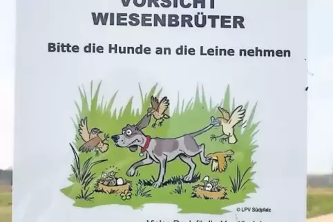 Hund gehören im Naturschutzgebiet an die Leine.
