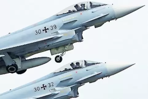 Laut: zwei Eurofighter der Bundeswehr.