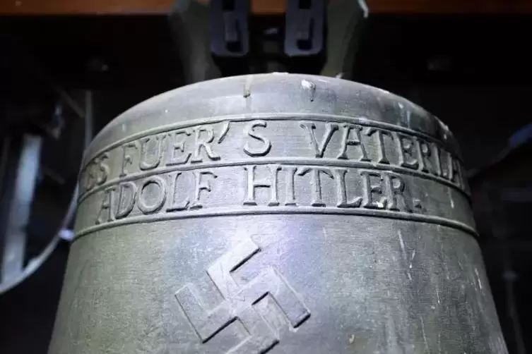 Die umstrittene Glocke mit Hakenkreuz aus Herxheim am Berg. Sie erinnert an dunkle Zeiten der Evangelischen Kirche der Pfalz. Fo