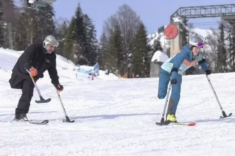 Im Training mit dem ebenfalls amputierten Mario Oberlechner. Foto: Peter Musch