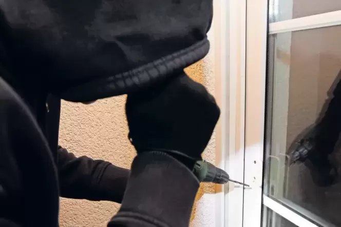 Trotz der Handschuhe hatten »Fensterbohrer« Spuren hinterlassen. Durch einen DNA-Abgleich konnten Einbrüche in unserer Region ei