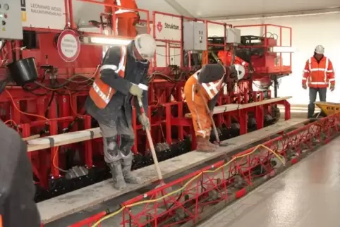 Bereits am Samstagmittag war der Beton aufgebracht – drei Stunde früher als geplant.  Foto: WIN