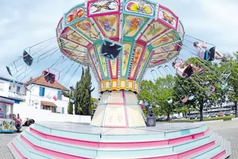 Rund geht es auf dem Kettenkarussell – ansonsten auf dem Ostermarkt in Mutterstadt aber nur bedingt.