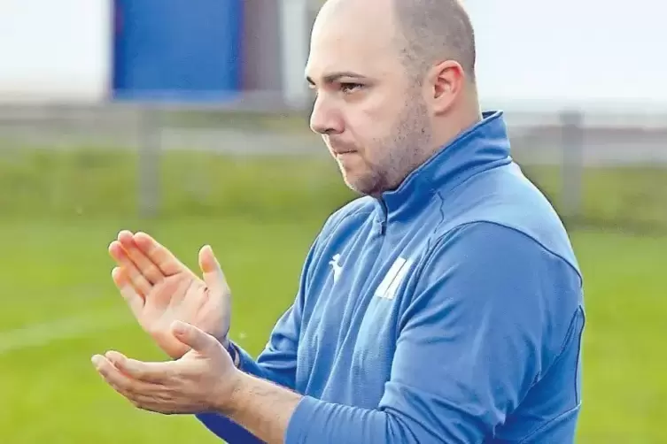 Niko Hatoupis (unser Bild) trainiert nun gemeinsam mit Peter Ohlinger den TSV Königsbach.