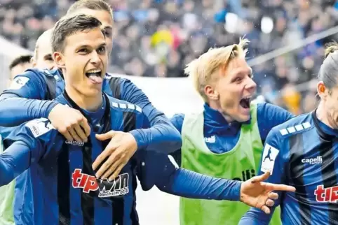 Raffael Korte bejubelt sein Tor zum 3:1 beim vorentscheidenden 3:2-Sieg gegen den 1. FC Saarbrücken