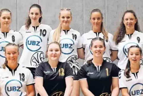 Unerwarteter Dritter in der Oberliga: die weibliche B-Jugend des SV 64 Zweibrücken mit (hinten von links) Trainerin Dunja Bullac