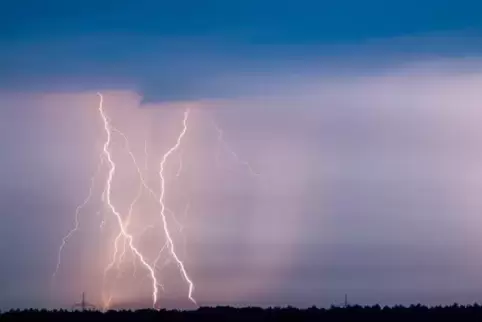 Der Deutsche Wetterdienst kündigt Gewitter in Rheinland-Pfalz und dem Saarland an. Archivfoto:dpa 