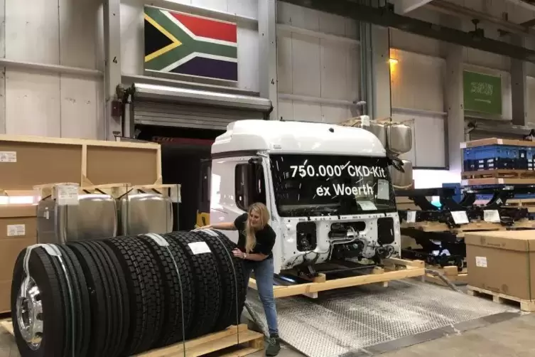 Der 750.000. Lkw-Bausatz aus dem Mercedes-Benz-Werk in Wörth ist am Donnerstag verpackt worden. Foto: Iversen 