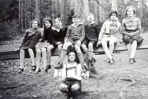 Jüdische Jugendgruppe in Frankenthal mit (von links) Rosa Melzer, Ilse Heimann, Erich Weil, Wilhelm Weil, Kurt Fischer, Anna Fra