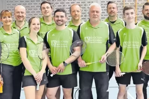 Strahlen um die Wette: Die erfolgreichen Badmintonspieler des ASV Waldsee am abschließenden Spieltag.