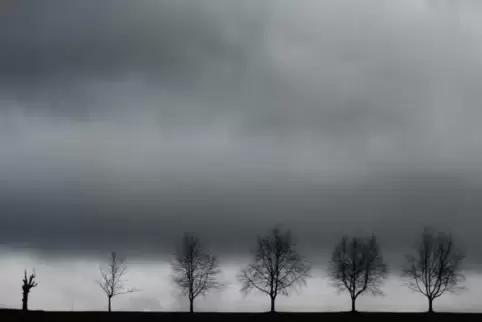 Gebietsweise soll auch Regen möglich sein.  Symbolfoto: Patrick Seeger/dpa