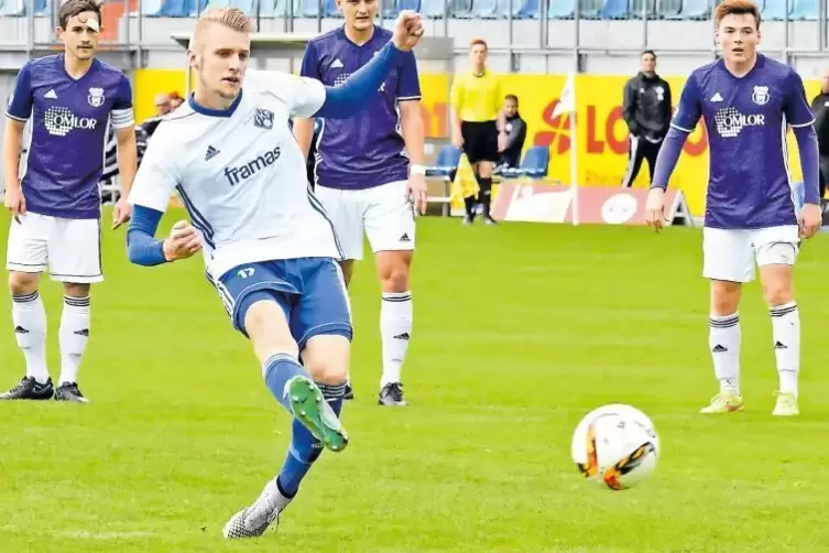 Zwölf Mal hatte Manuel Grünnagel in der Vorsaison getroffen (hier beim Handelfmeter gegen Jägersburg), zwei Treffer hat er in di
