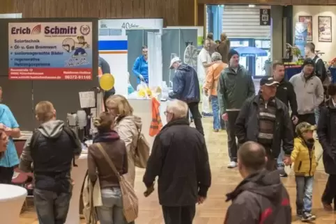 Bei schlechtem Wetter zog es die Besucher vor allem zuden Ausstellern im Congress Center Ramstein. Foto: VIEW