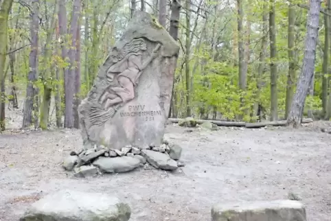 Noch ist alles friedlich: der Hexenstein in Wachenheim.