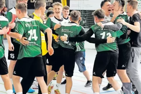 Viertelfinale und Bundesliga: der Jubel bei den B-Junioren des TV Hochdorf nach Abpfiff war groß.