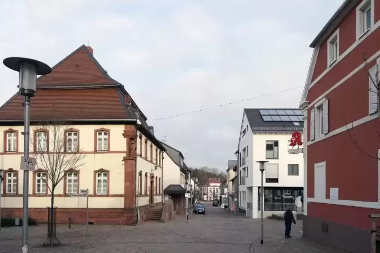 Noch immer imposant: Heute beherbergt das Geb&auml;ude das Museum im Westrich sowie das Info-Center.   Foto: Potdevin