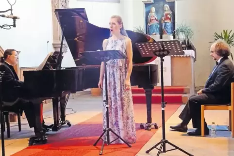 Michael Gees am Flügel, die Mezzosopranistin Elvira Bill und Bassbariton Dominik Wörner gestalteten den glanzvollen Abschluss de