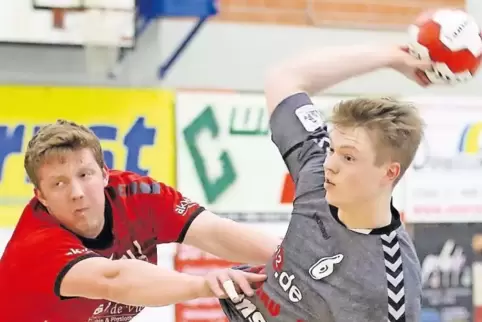 Tim Schaller (rechts, hier gegen Offenbach) traf beim letzten Saisonauswärtsspiel des SV 64 siebenmal.