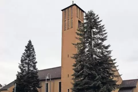 Nach den Aposteln Petrus und Paulus benannt: die katholische Kirche in Altrip.