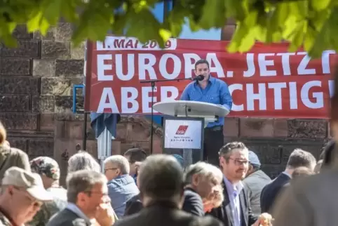 Francesco Grioli, Mitglied des geschäftsführenden Hauptvorstandes der IG Bergbau, Chemie und Energie (BCE), forderte ein soziale