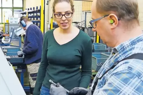 Die Schlosserei ist einer der anspruchsvollsten Bereiche der Pirminius-Werkstätten. Raphaela Preuß, Leiterin der Sozialdienste, 