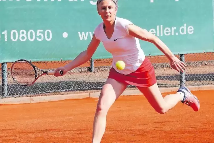 Nummer eins von Weiss-Rot Speyers Verbandsliga-Damen 40: Christine Back. Zum Saisonauftakt gegen die starken Triererinnen hat si