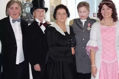 Die Theatergruppe der Fraueninitiative St. Wendeler Stadtgeschichte bringt das Leben von Herzogin Luise auf die Bühne. Foto: Sta