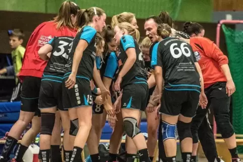  Archivfoto:dell Starke Truppe: Statt dem Klassenerhalt erspielten sich die Damen der Handball-Region den Aufstieg