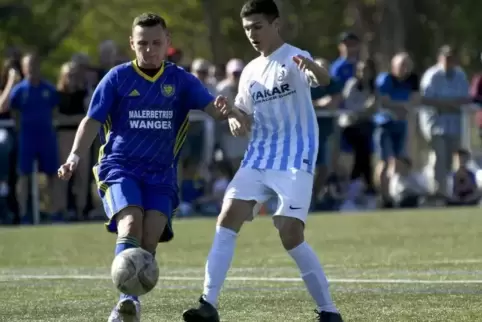 Horst Döppel (links) und der SC Bobenheim-Roxheim wollen gegen Sausenheim den letzten fehlenden Punkt holen. Foto: BOLTE