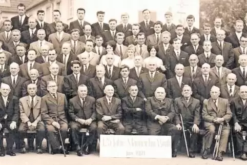 1969 feierte der Chor sein 125-jähriges Bestehen. In der 2. Reihe Mitte: Chorleiter Ernst Kempf.