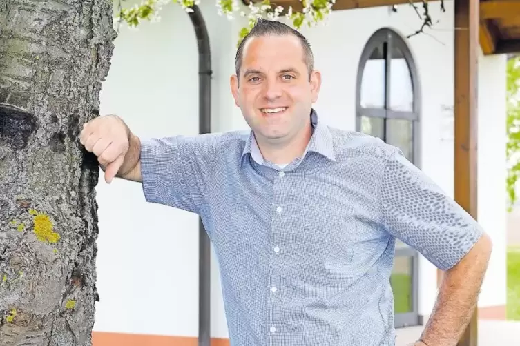 An seinem Liebelingsplatz in Waldsee: SPD-Kandidat Steffen Sternberger-Hahn an der Flurkapelle.