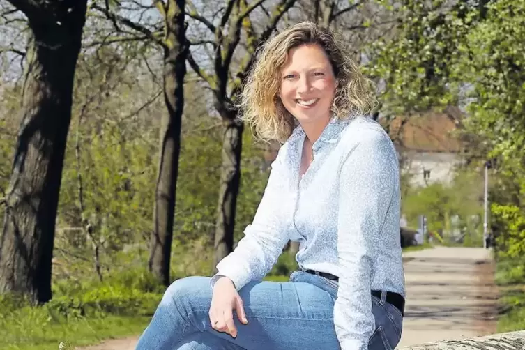 An ihrem Lieblingsplatz in Waldsee: CDU-Kandidatin Claudia Klein an der Stennerbrücke.