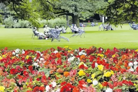 Der Luisenpark dürfte auf die Bienen wie ein Magnet wirken. Blumen gibt es hier reichlich.