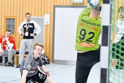 Viel Platz war da nicht, aber der Wurf von Tim Schaller war drin. Mit einer starken Leistung im letzten Saisonspiel schlug der S