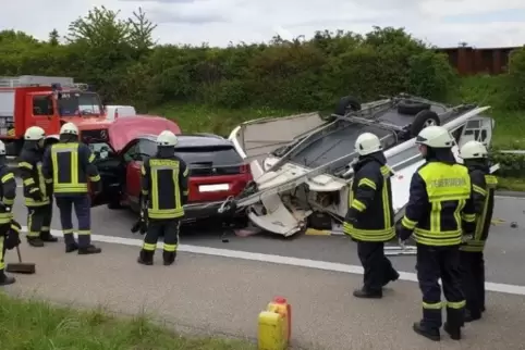 Die Unfallursache ist noch unklar.  Foto: Feuerwehr Neustadt