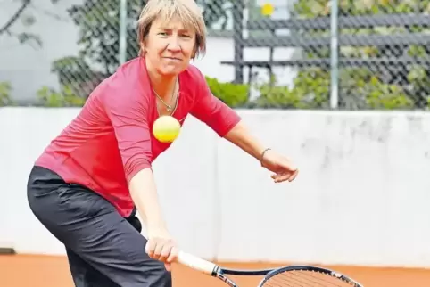 Ulrike Lenhoff steht erst seit zwei Wochen wieder auf dem Tennisplatz.