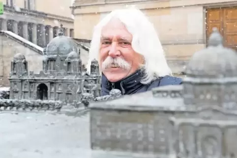Schuf auch von der Museumsinsel Berlin Blindentastmodelle: der Künstler Egbert Broerken.