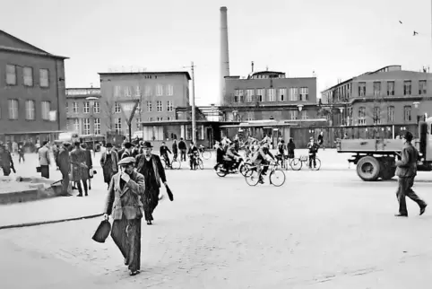 Rückblick: Aus der Arbeiterbewegung ist die Genossenschaft „Konsum“ entstanden. Bilder aus den 1950er-Jahren sind aktuell im Sta