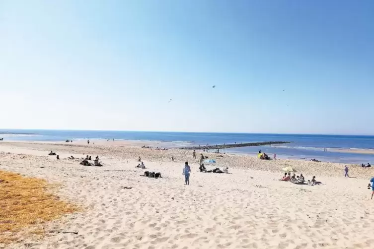 Weißer Sand, so weit das Auge reicht: Der Strand von Julianadorp aan Zee.