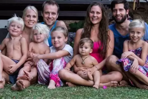 Auf Bali lernten Benedict und Sandhya Durchholz (rechts) die Norweger Thor und Maria Braarvig kennen. So entstand die Idee zum g