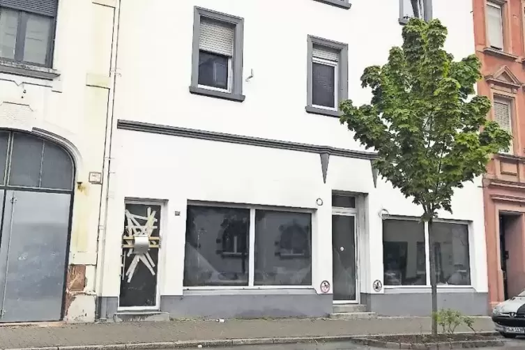 Das untere Stockwerk des Hauses, in dem die Tierhandlung war, steht bis heute leer.