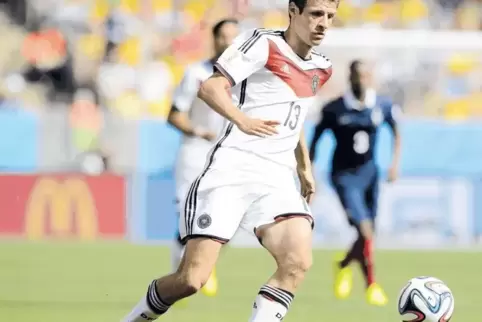Anfangs saß er auf der Ersatzspielerbank: Der ehemalige Nationalspieler Thomas Müller – hier in Brasilien 2014 – beschreibt sein
