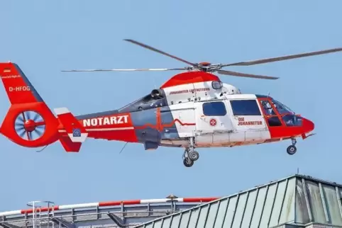 Fliegt und fliegt – trotz zahlreicher Diskussionen: der Intensivtransporthubschrauber „Air Rescue Pfalz“ der Johanniter Luftrett