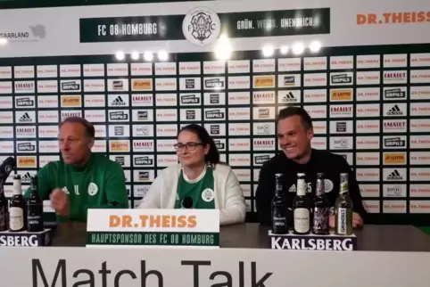Pressekonferenz am Donnerstag. Von links Trainer Jürgen Luginger, FCH-Sprecherin Linda Barth und Torhüter Marc Redl. Foto: Gerha