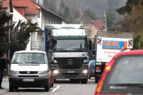 In der Kurtalstraße in Bad Bergzabern geht es immer ziemlich eng zu. Foto: iversen