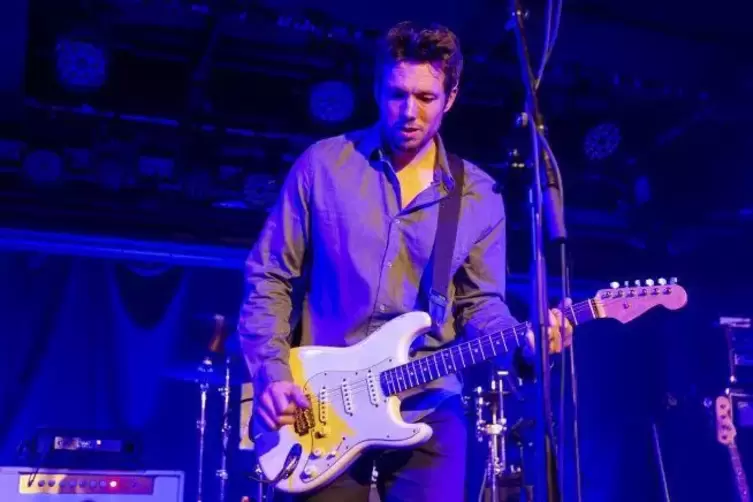 Saiten- und Soundtüftler Aynsley Lister begeisterte am Mittwoch in der Kaiserslauterer Kammgarn Foto: VIEW