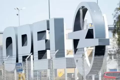 Die Halle im Hintergrund auf dem Lauterer Opel-Betriebsgelände steht nach RHEINPFALZ-Informationen größtenteils leer. Fast 61 00