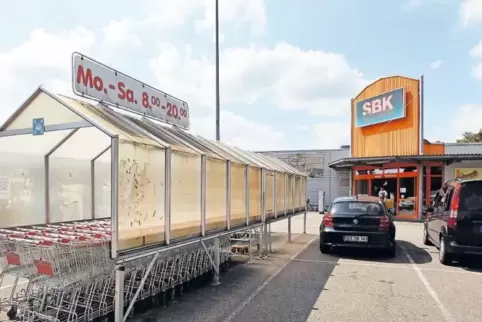 Steht als Grundstück zum Verkauf: Der ehemalige SBK-Supermarkt in Maximiliansau.