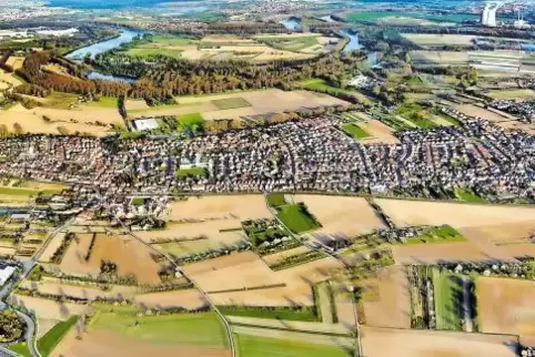 Teilweise schon zusammengewachsen: Die Grenze zwischen Berghausen und Heiligenstein ist aus der Luft kaum zu sehen. Noch etwas a