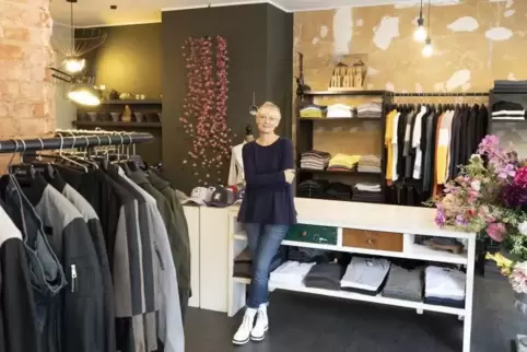 Liebt Mode: Isabell Franke in ihrem Laden „SIC“ in der Schneiderstraße. Foto: VIEW
